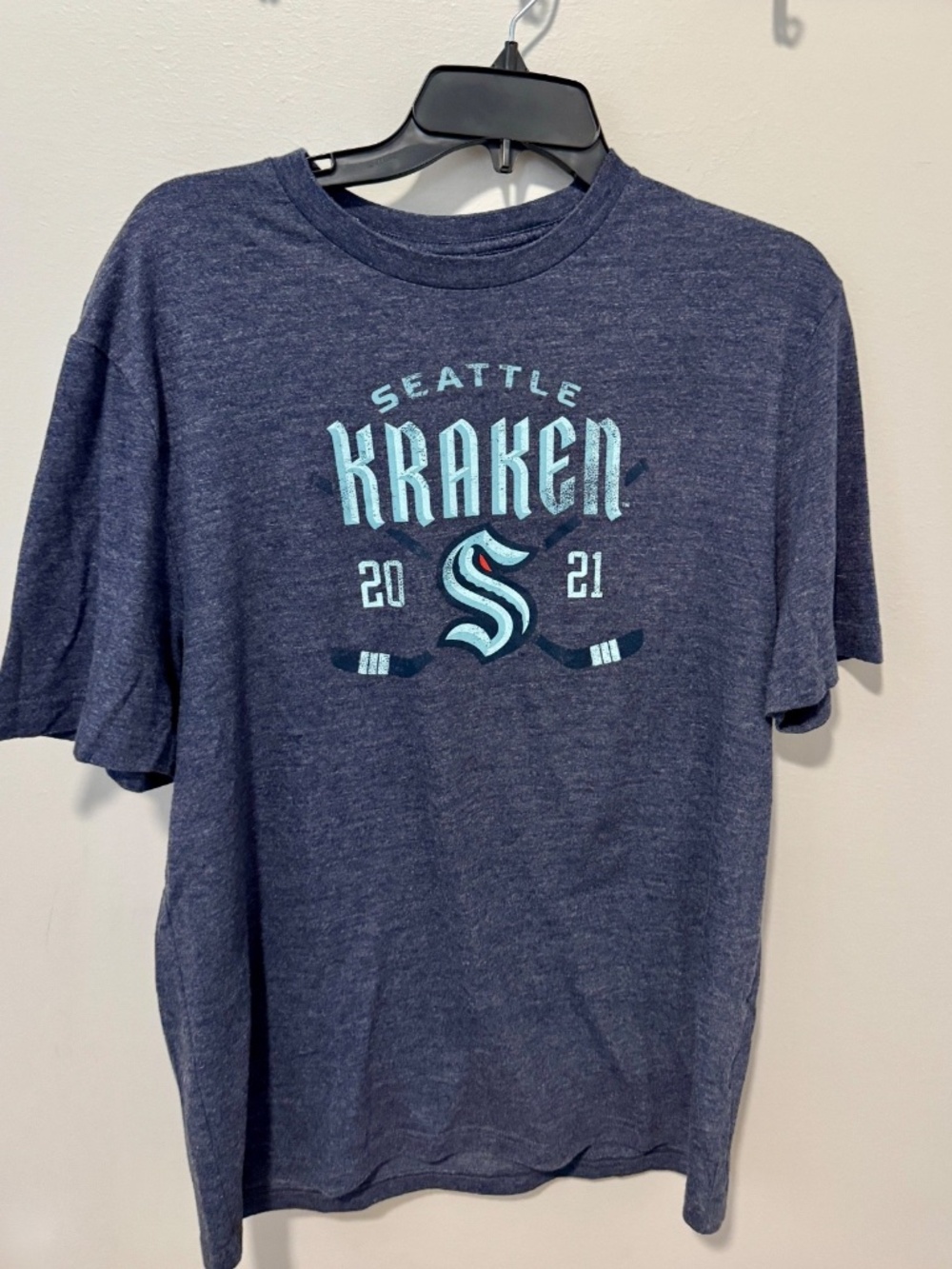 Fanatics Seattle Kraken T-Shirt Mens Large Blue NHL Hockey Tee Crewneck Graphic